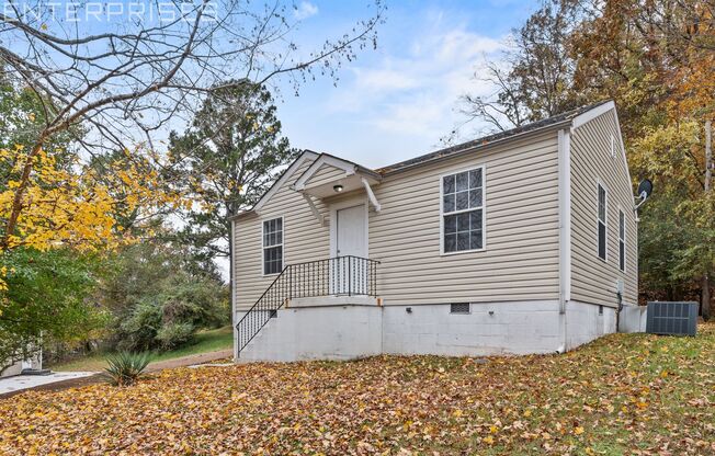 Charming 2-Bedroom Home on Quiet Valley View Circle