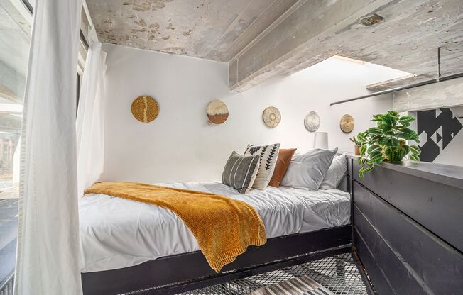 2 beds, 1 bath, $2,695, Unit Unit 262