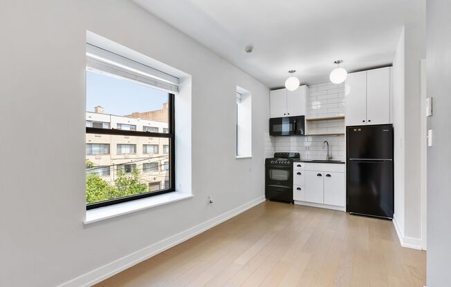 Studio, 1 bath, 225 sqft, $1,365, Unit 306