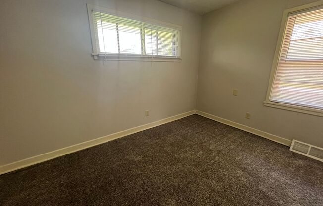 2 beds, 1 bath, 975 sqft, $1,250