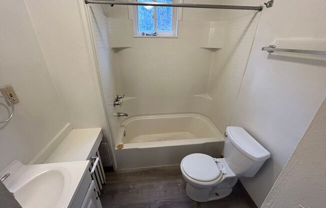 Stunning Three Bedroom on Bates St! Parking, Central Air Conditioning, Large Back Deck & More!! Call Today!!