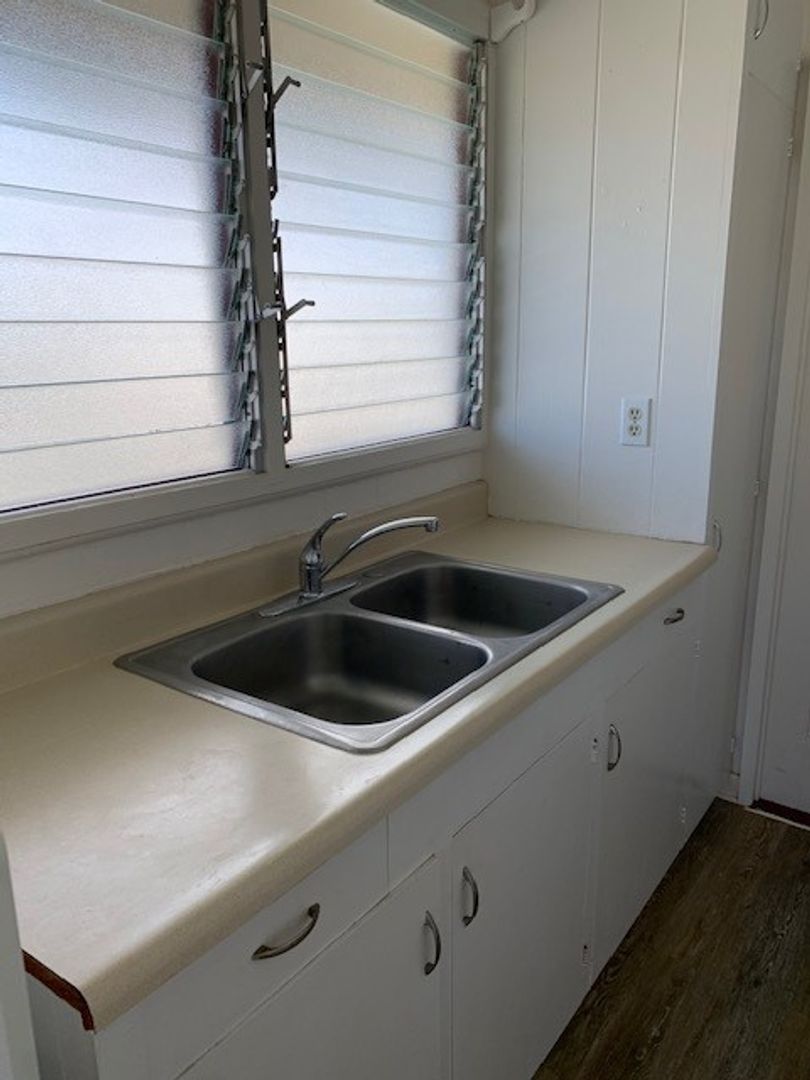 Alewa Heights - Upstairs Unit of Duplex