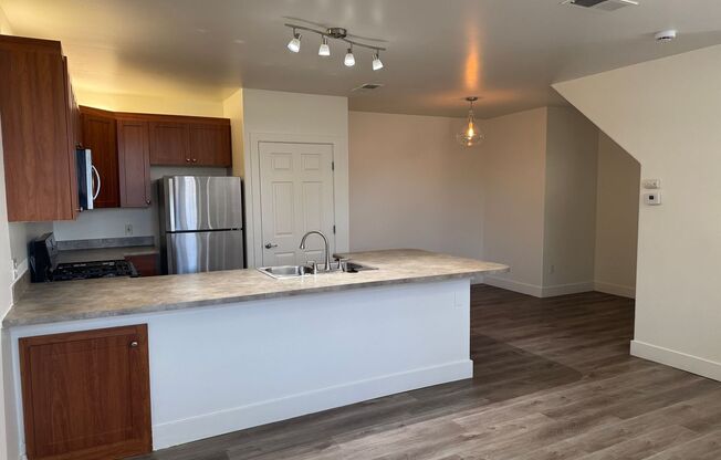 1 bed, 1 bath, 800 sqft, $1,625, Unit E5