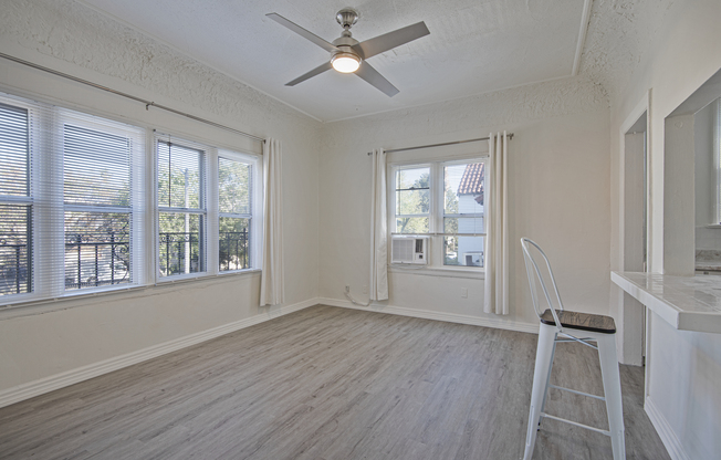 121 N KENMORE AVE