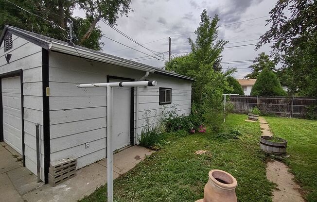 3 beds, 2 baths, $1,500