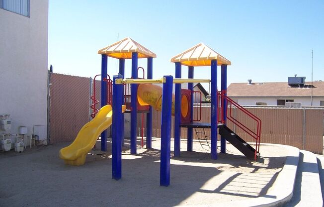 900 Susan Dr. (Pepper Tree Apartments)