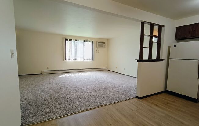 1 bed, 1 bath, 824 sqft, $979