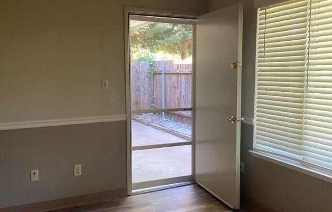 2 beds, 1 bath, $1,725, Unit 494807