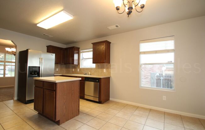 3 beds, 2 baths, $1,600