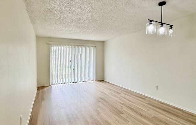 2 beds, 1 bath, 927 sqft, $1,525, Unit 75-12