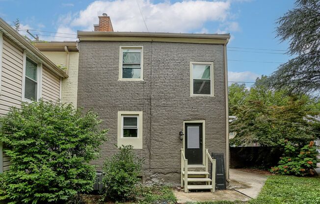 2 beds, 1 bath, $1,450, Unit 116 E Louther St