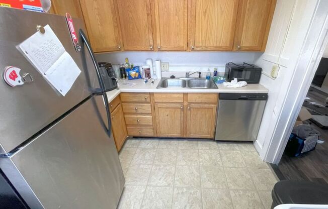 3 beds, 1 bath, $2,895