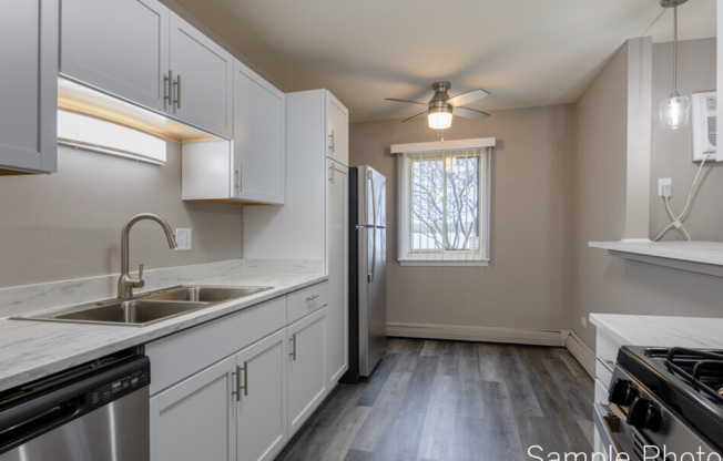 2 beds, 1 bath, 984 sqft, $1,695, Unit 155 118