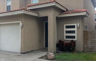 3 beds, 2 baths, $1,650, Unit # 4