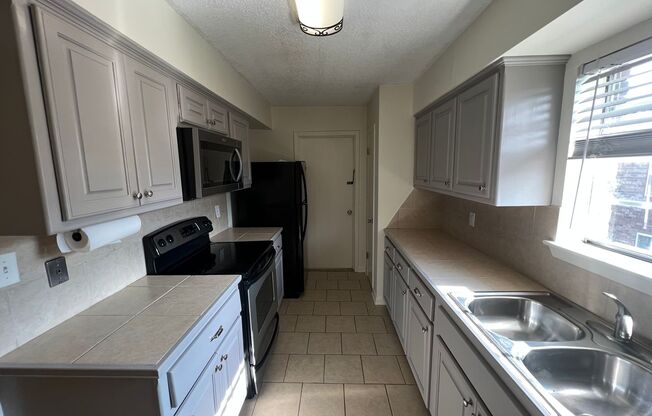 2 beds, 2 baths, $1,300, Unit # 55