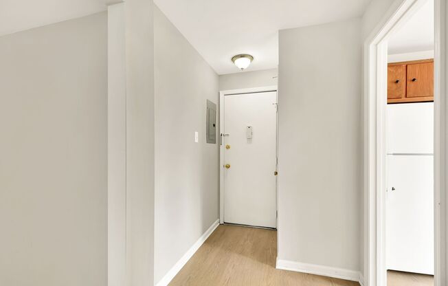 2 beds, 1 bath, $1,825, Unit 3