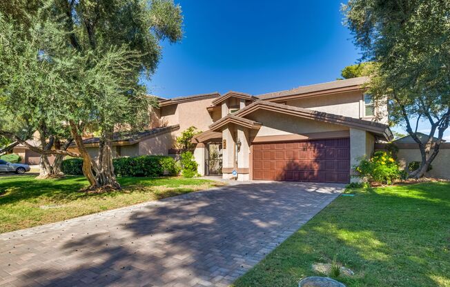 Stunning 3bd/2.5bath in the iconic Las Vegas Country Club