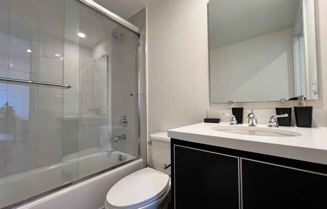 6 beds, 5 baths, 1,788 sqft, $1,600, Unit 303 - Signature Room - 2