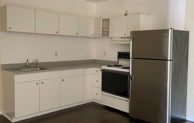 2 beds, 1 bath, 700 sqft, $2,200, Unit 304