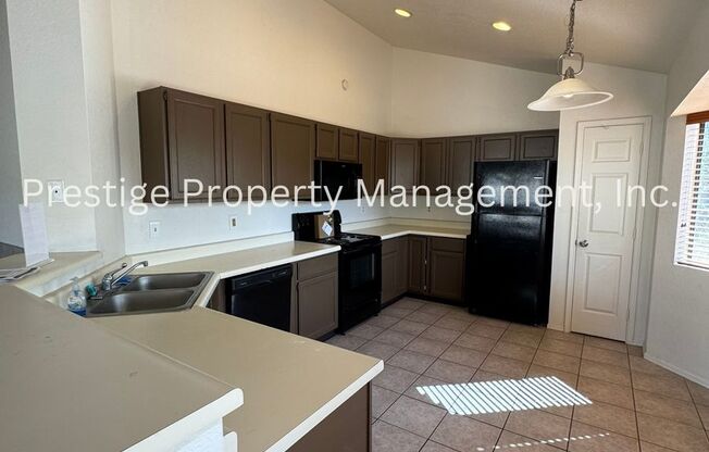 3Bd/2.5Ba Northwest Home in a Gated Community!!