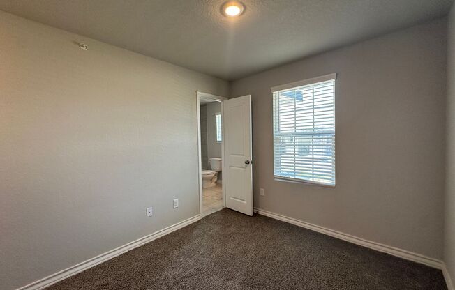 3 beds, 2.5 baths, $1,350, Unit 101*