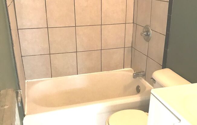 Studio, 1 bath, $795, Unit 33