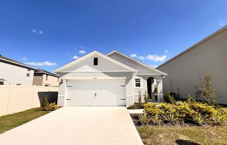 Charming 3-Bedroom Home in Davenport with Community Pool Access!