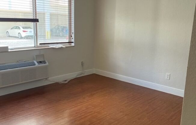 1 bed, 1 bath, 567 sqft, $1,880, Unit 25- Unit 04