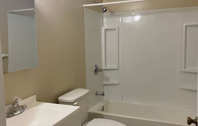 2 beds, 1 bath, $1,650