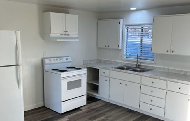 1 bed, 1 bath, 700 sqft, $950, Unit 319 1/2