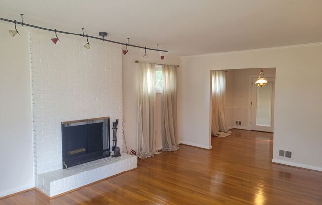 Amazing 3 BR/3 BA Single-Family Home in College Park!