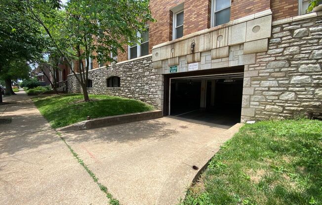 Studio, 1 bath, 400 sqft, $790, Unit 206