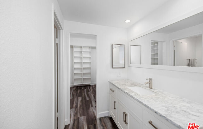 321 S San Vicente Blvd