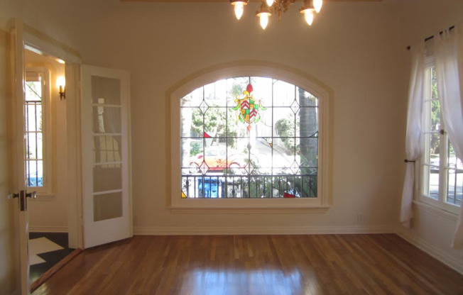 325 S COCHRAN AVE