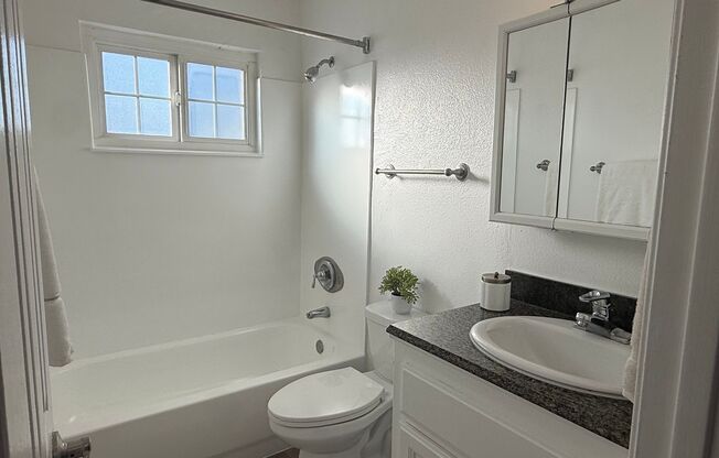 2 beds, 1 bath, 850 sqft, $2,555, Unit 835A