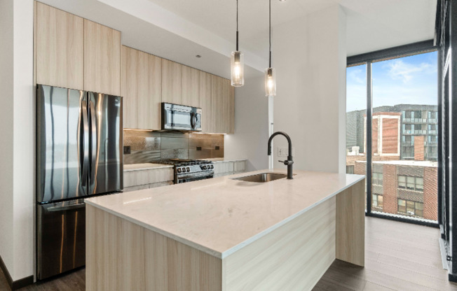 1429 W RANDOLPH ST
