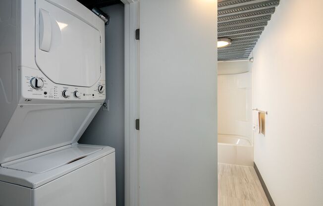 1 bed, 1 bath, 1,005 sqft, $2,795, Unit 102
