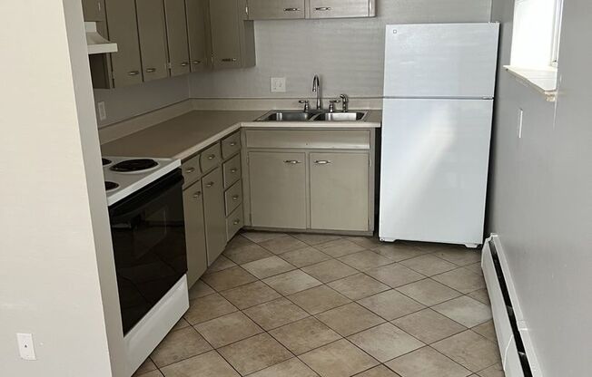 Studio, 1 bath, 385 sqft, $1,045, Unit 04