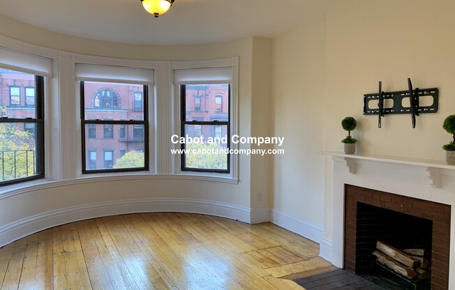 293 NEWBURY ST