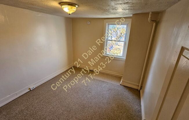 3 beds, 1 bath, $1,095