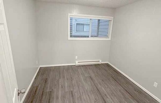 2 beds, 1 bath, 700 sqft, $1,625, Unit B10