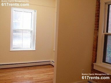 3 beds, 1 bath, 620 sqft, $3,700, Unit 2