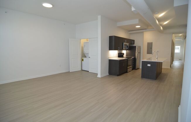 3 beds, 1 bath, 1,112 sqft, $1,363, Unit 1B