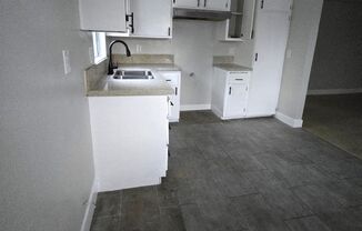 2 beds, 1 bath, $2,450, Unit 4