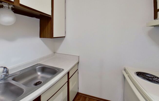 Studio, 1 bath, $810, Unit 9