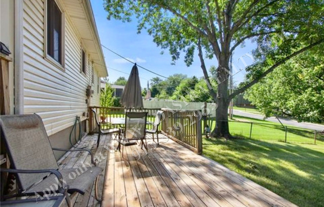 Updated 3Bed/2.5 Bath Duplex in Gladstone-Available NOW!!