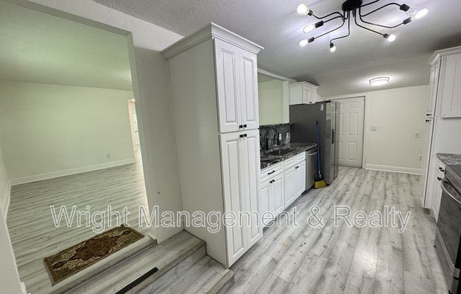 9815 N 16 ST