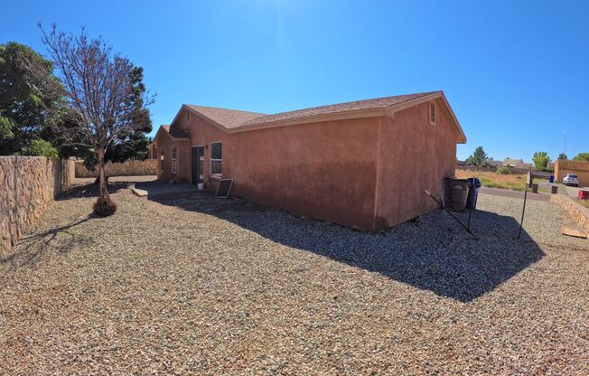 4 beds, 2 baths, $1,650