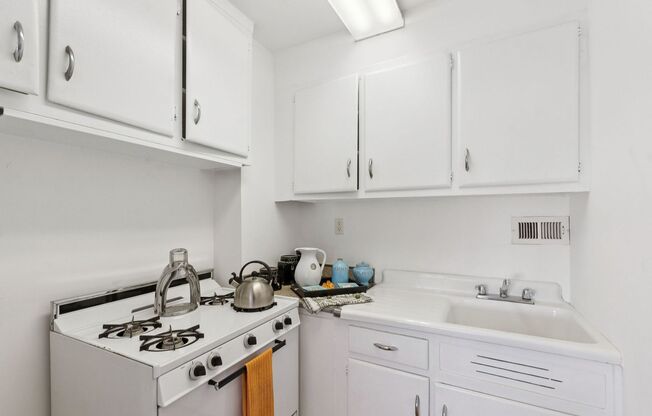 1 bed, 1 bath, 650 sqft, $1,175, Unit 816