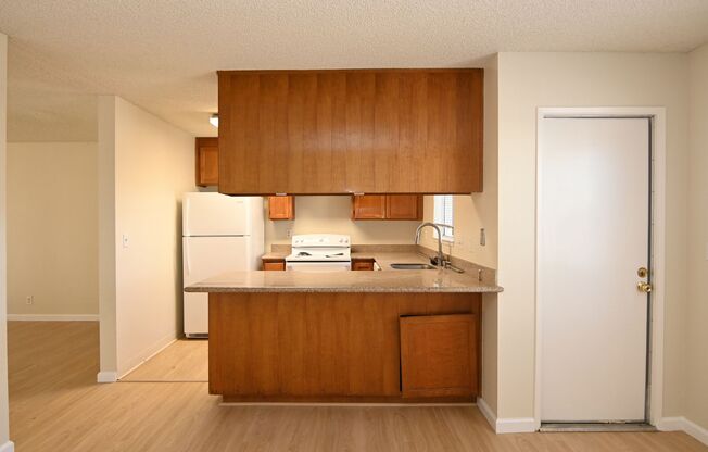 3 bed 2.5 bath, 2 Car Garage, Private Patio, 1 mile to Central Park.  3850 Meeks Terrace Fremont